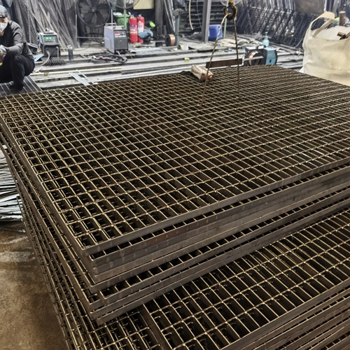 別再被忽悠了，鋼格柵板選錯(cuò)損失遠(yuǎn)比你想象的大