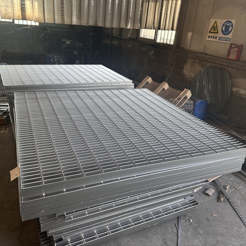 鋼格柵板生銹怎么辦？教你幾招輕松應(yīng)對(duì)